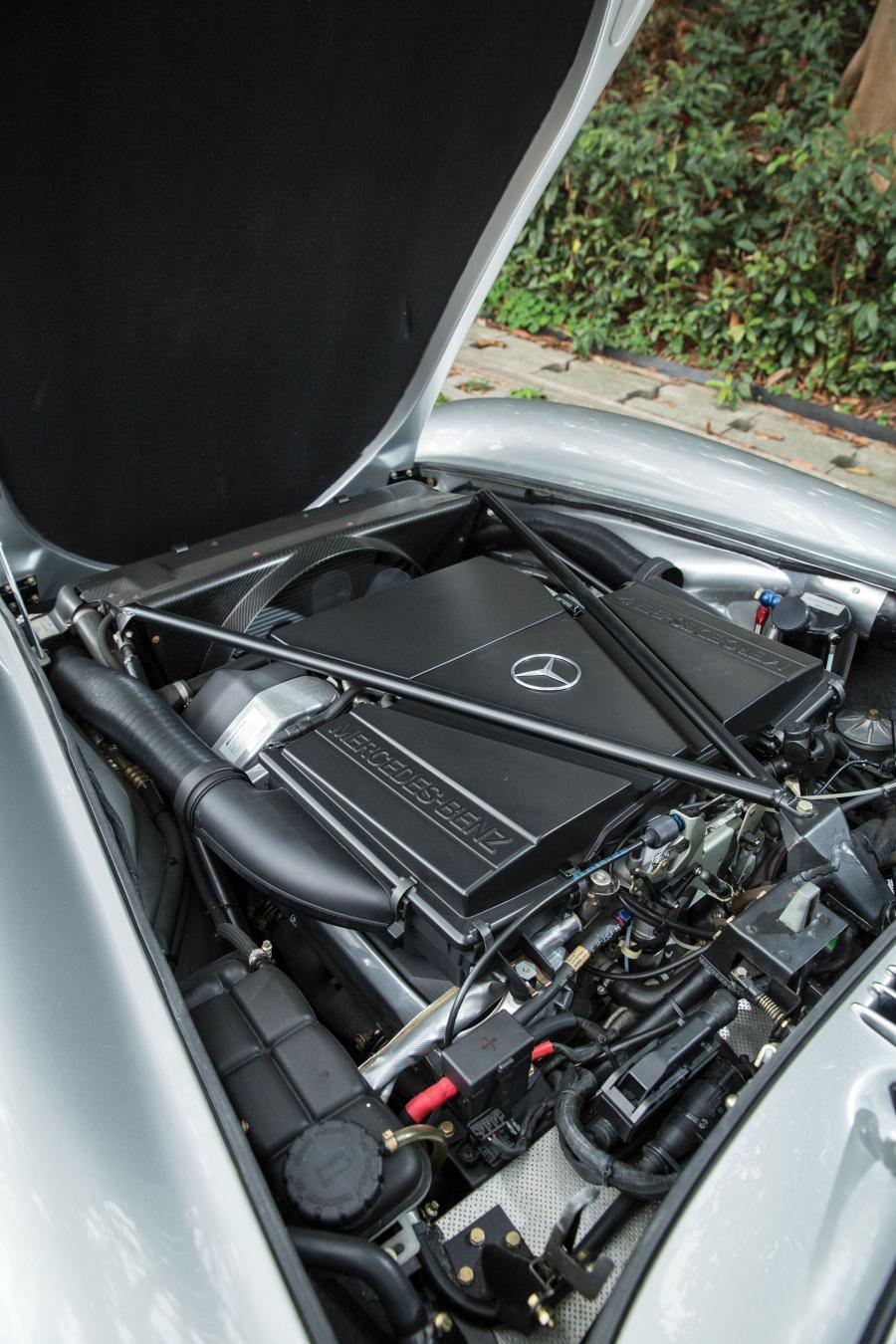  Mercedes-Benz 300 SL AMG 1996 года  (фото 12 из 15)